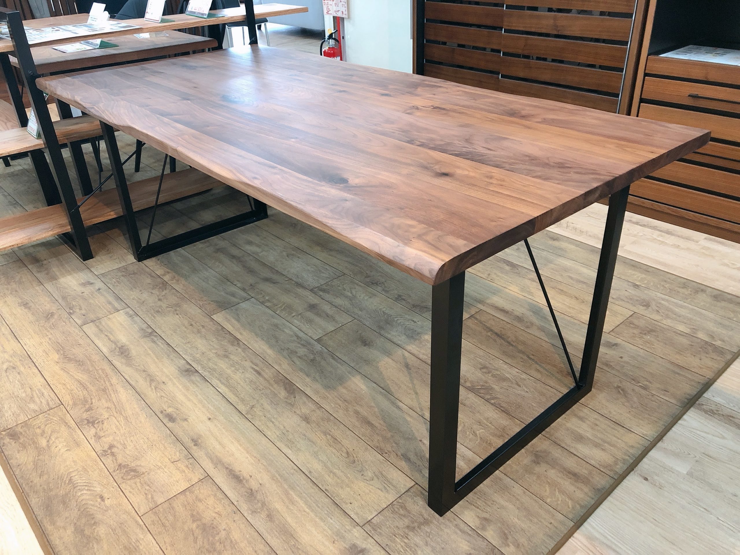 アメリカンウォールナット材180 無垢天板の食卓テーブル 種田家具 雑貨 Zakkashop 山口県 山口市 下松市 タネダのギフト